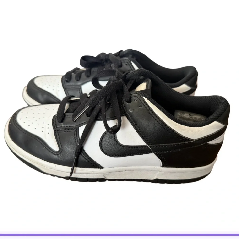 Nike Youth Panda Dunks Classic Black and White SneakersSize 4.5